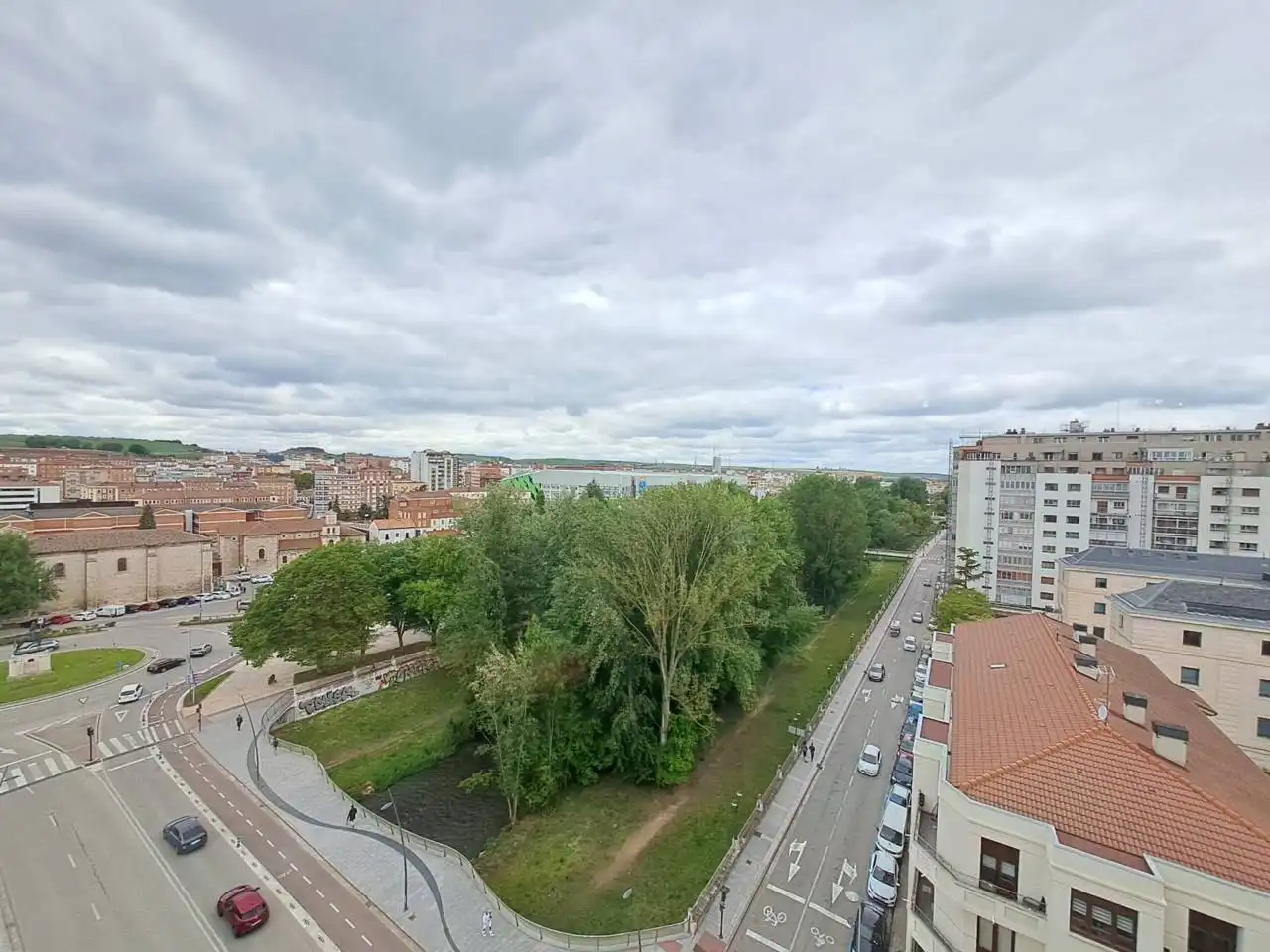 Aparcament de Pis en venda en Burgos amb Calefacció, Parquet i Terrassa