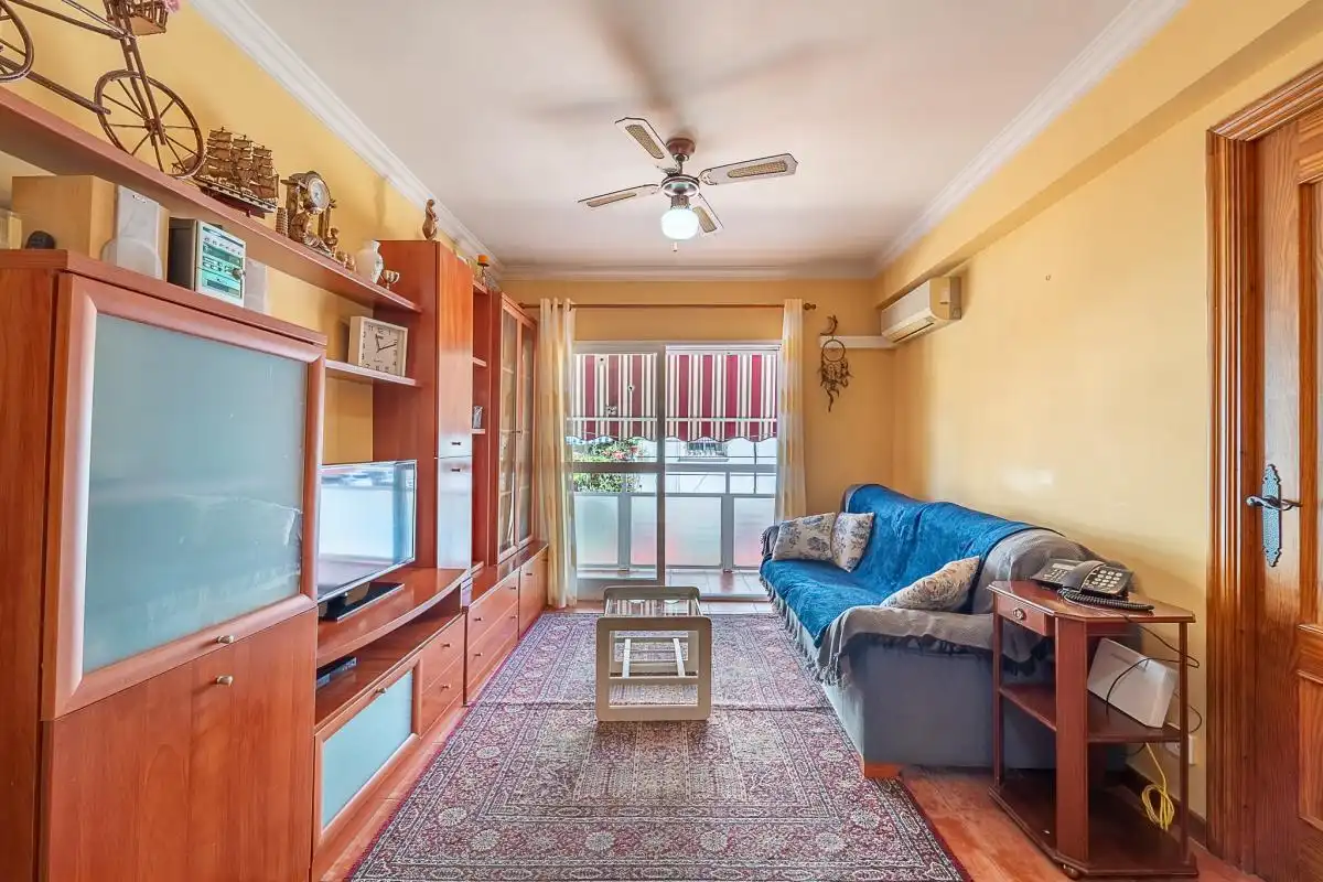 Sala de estar de Piso en venta en Torremolinos con Calefacción, Terraza y Balcón