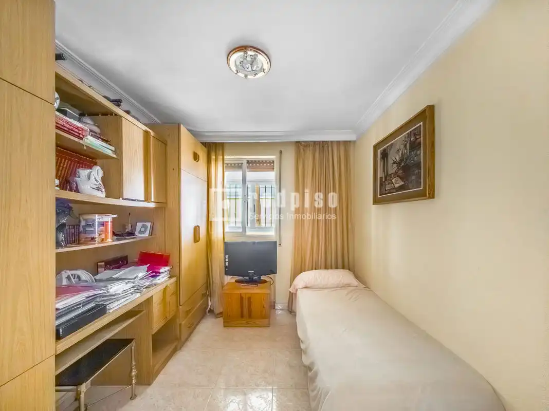 Piso en venta en del Poeta Blas de Otero, Ventas