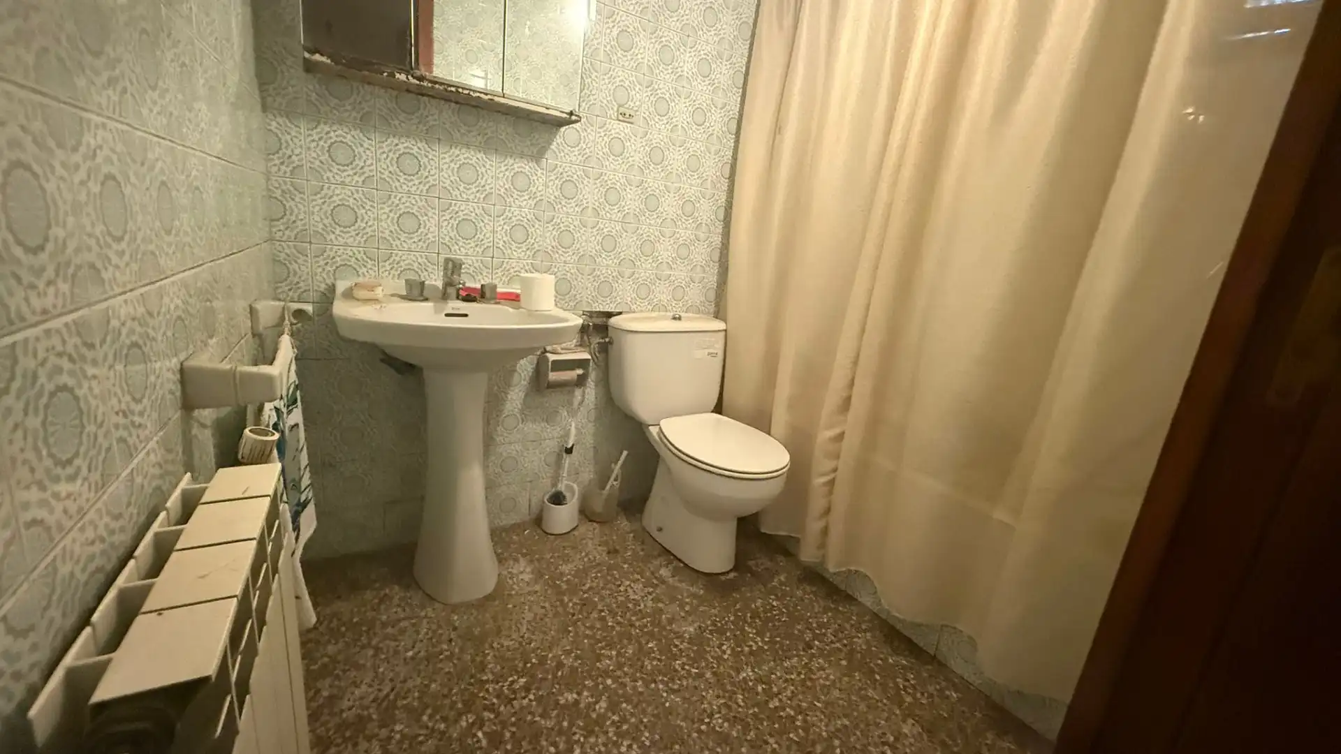 Badezimmer von Einfamilien-Reihenhaus zum Verkauf in Portell de Morella mit Abstellraum, Möbliert und Balkon