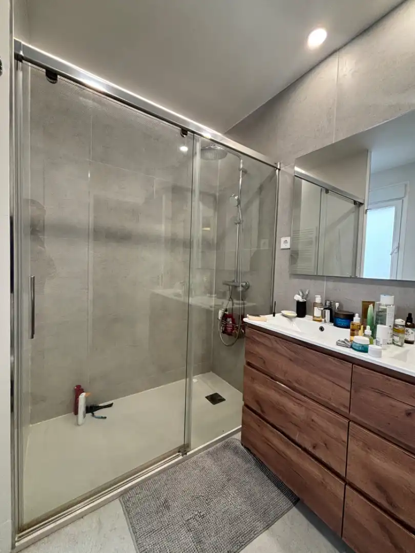 Badezimmer von Wohnung zur Miete in Madrid mit Klimaanlage, Heizung und Möbliert