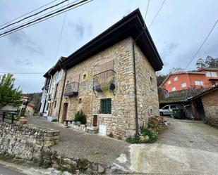 Vista exterior de Casa adosada en venda en Llanes amb Calefacció i Moblat