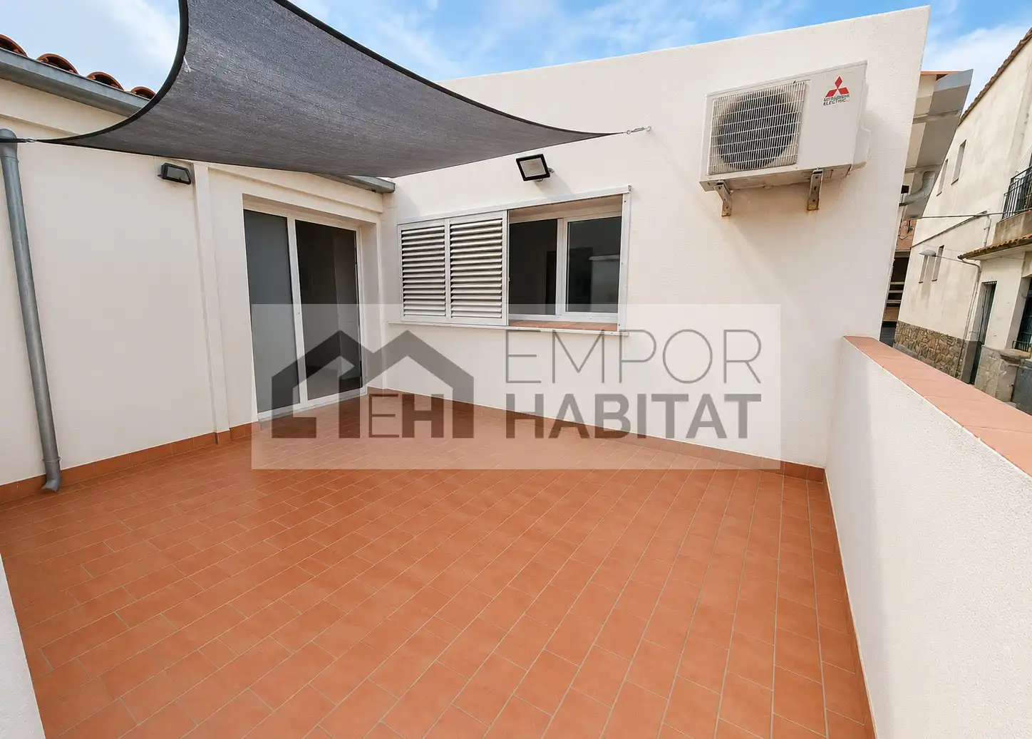 Terrasse von Einfamilien-Reihenhaus zum Verkauf in Llançà mit Klimaanlage, Heizung und Terrasse