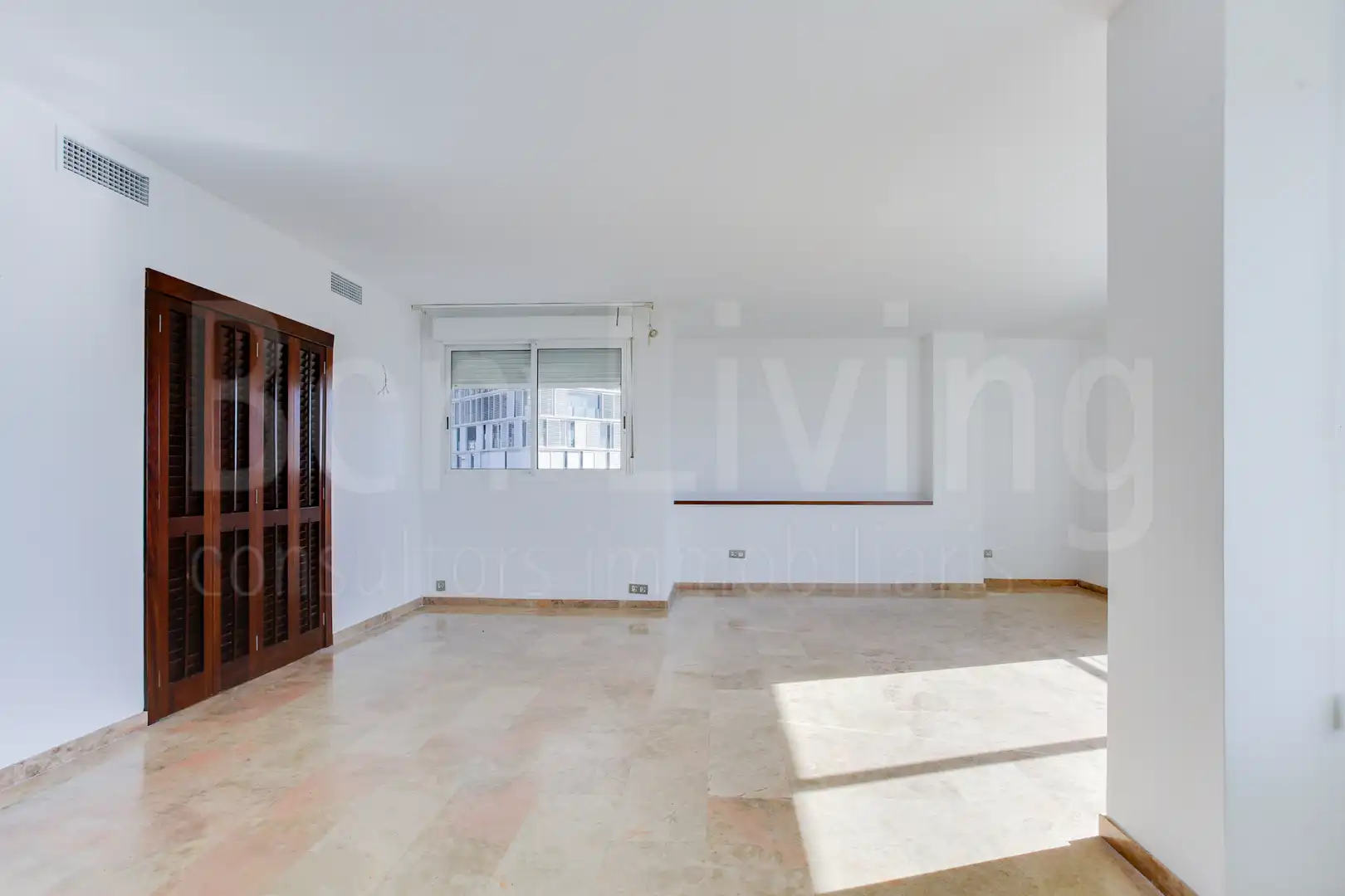Sala de estar de Piso de alquiler en Barcelona con Aire acondicionado, Terraza y Trastero