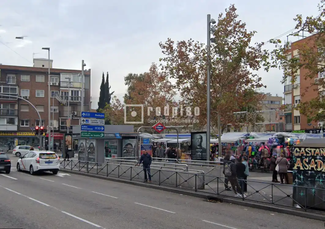 Vista exterior de Piso en venta en Madrid con Calefacción