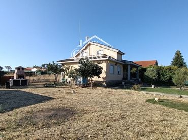 Villa in vendita a Calvarrasa de Arriba