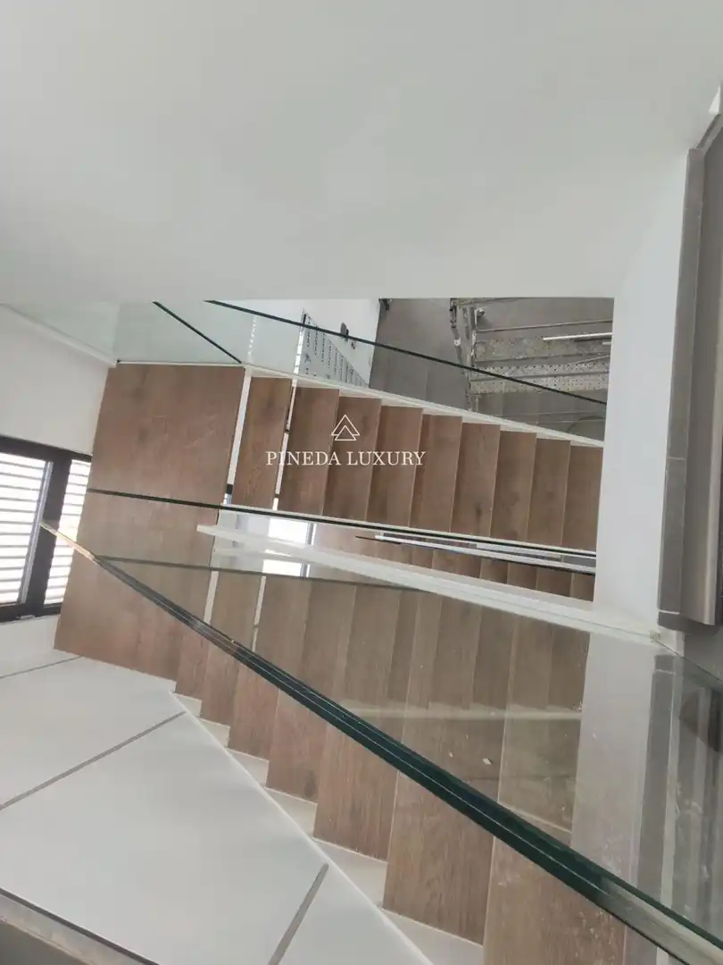 Houses for sale in Calle Sagunto, Corinto - Almarda