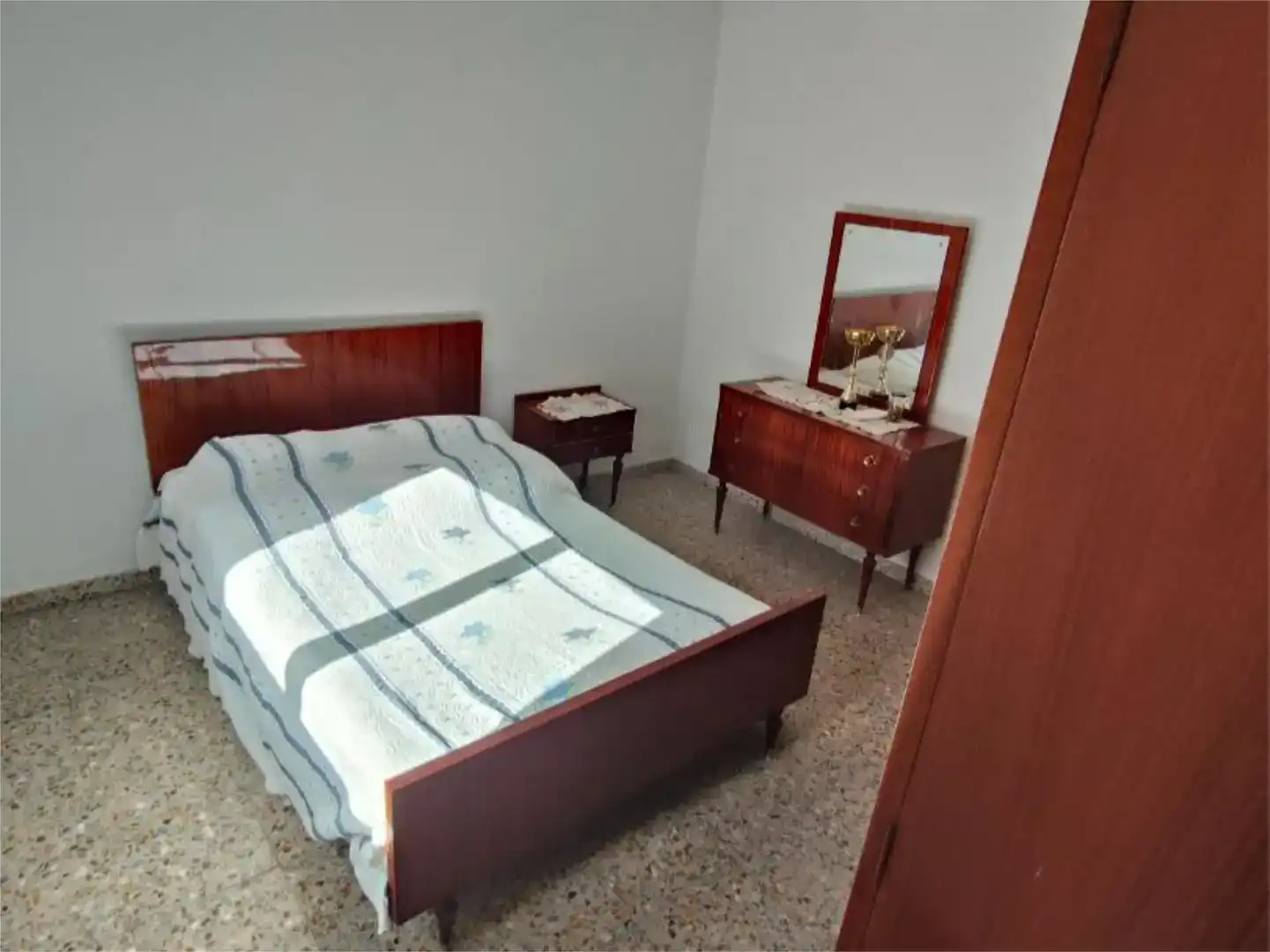 Habitación de Casa adosada en venta en Barjas con Jardín privado, Trastero y Amueblado