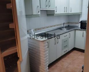 Cuina de Pis de lloguer en  Granada Capital amb Moblat i Rentadora