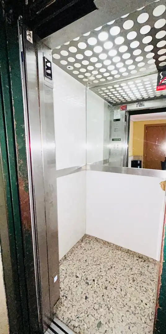 Bany de Pis en venda en Alicante / Alacant amb Aire condicionat, Jardí privat i Moblat