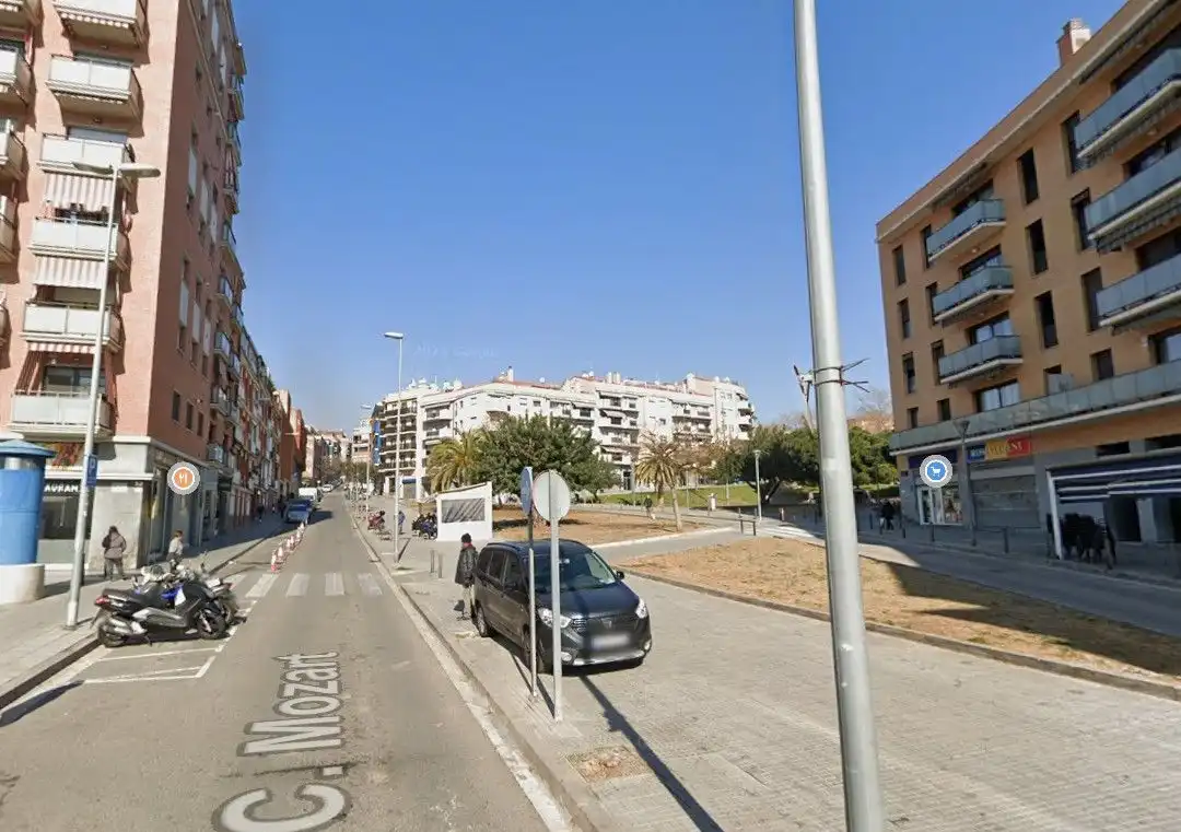 Vista exterior de Garaje de alquiler en Badalona