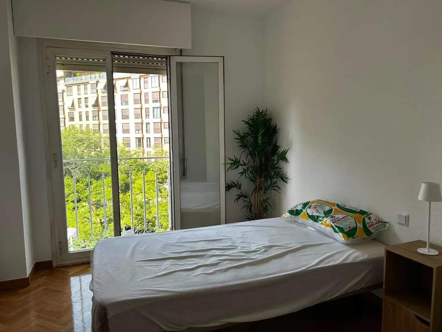 Schlafzimmer von Wohnung zur Miete in Madrid mit Klimaanlage, Heizung und Parkett