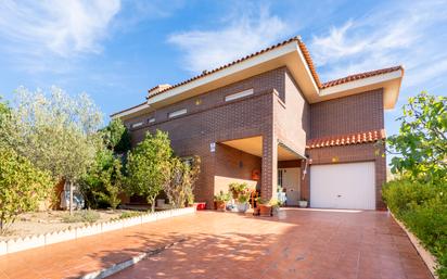 Außenansicht von Haus oder Chalet zum verkauf in Batres mit Klimaanlage und Terrasse