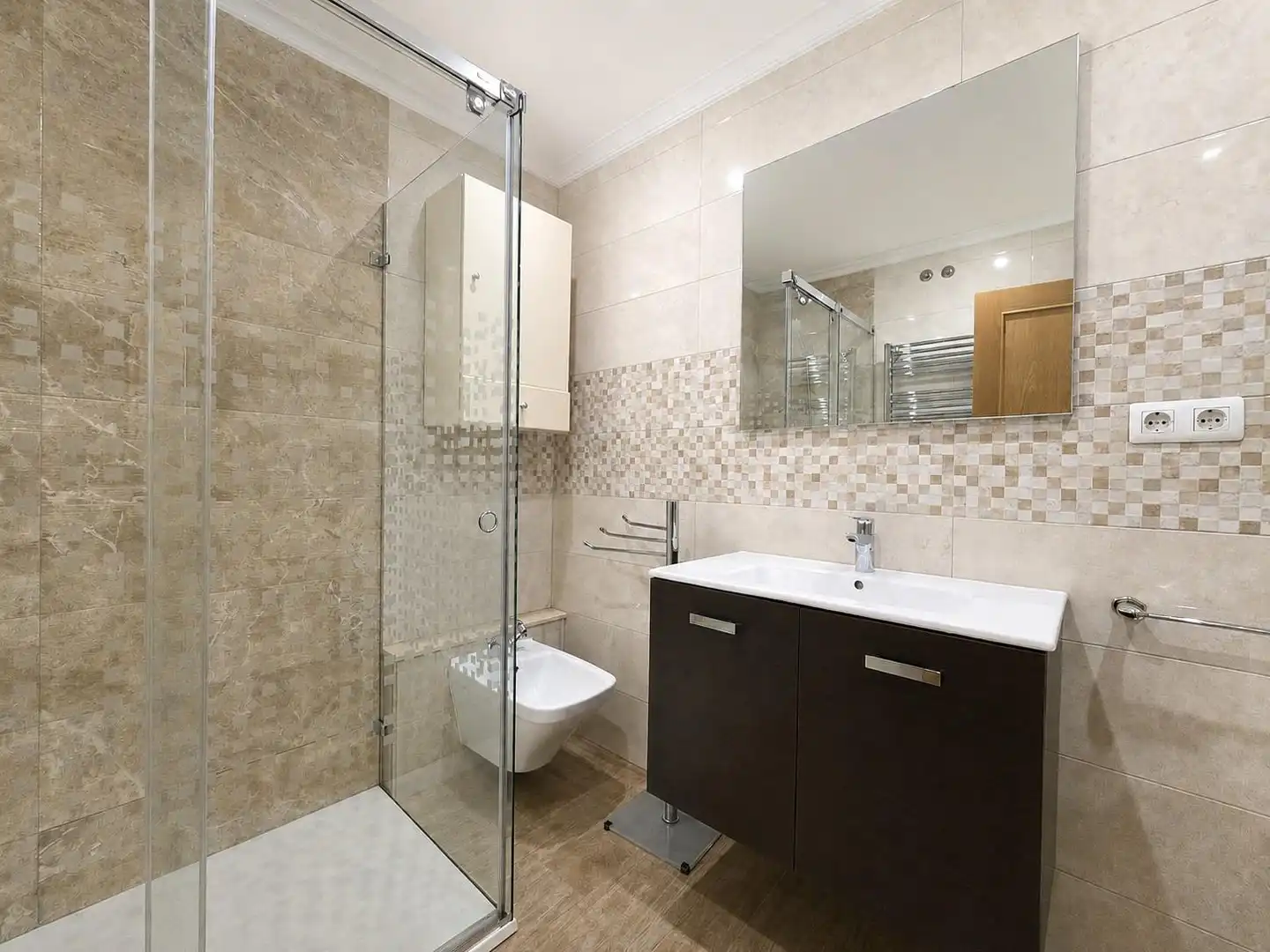Baño de Piso de alquiler en Plasencia con Aire acondicionado, Calefacción y Amueblado