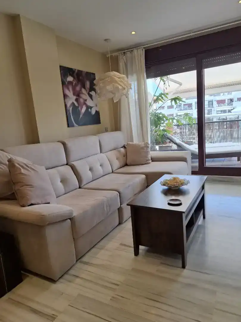 Sala de estar de Apartamento en venta en Estepona con Aire acondicionado, Terraza y Piscina