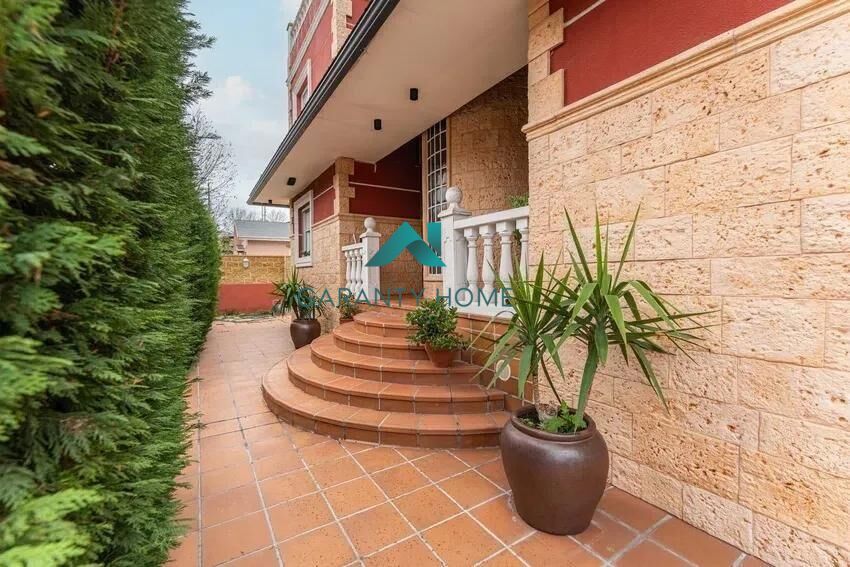 Vista exterior de Casa o xalet de lloguer en Arroyomolinos (Madrid) amb Aire condicionat, Terrassa i Piscina
