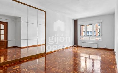 Bedroom of Flat for sale in Gijón   with Heating and Parquet flooring