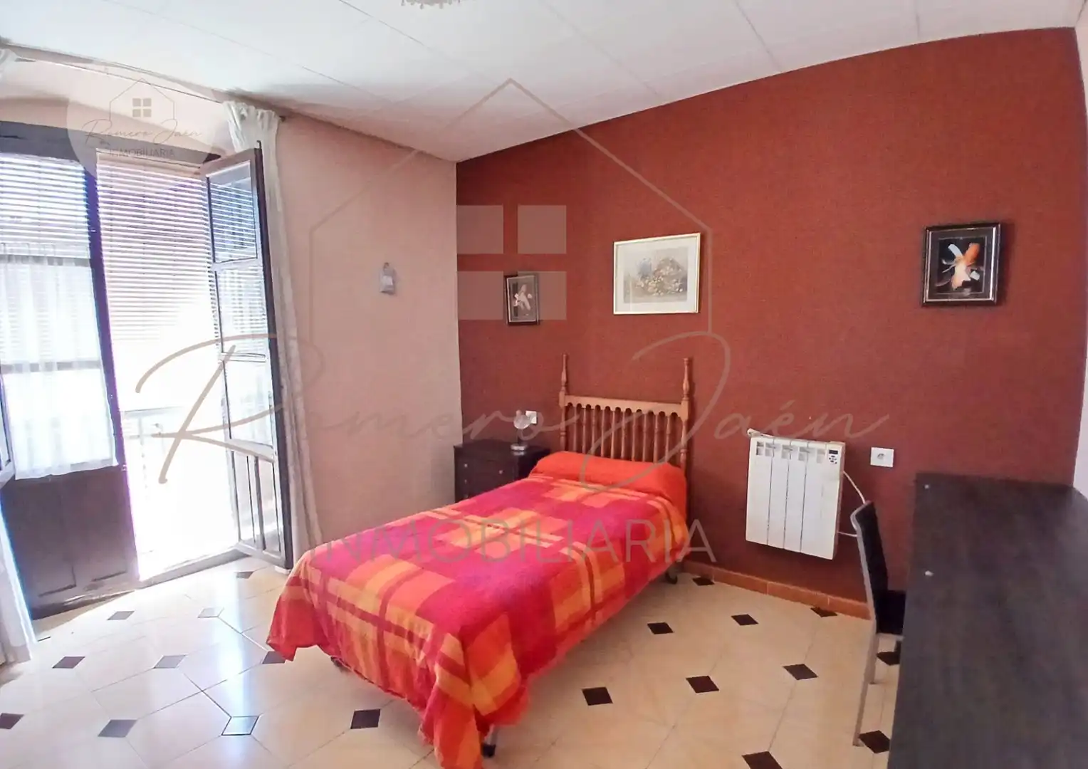 Dormitori de Casa o xalet en venda en Jaén amb Calefacció, Traster i Moblat