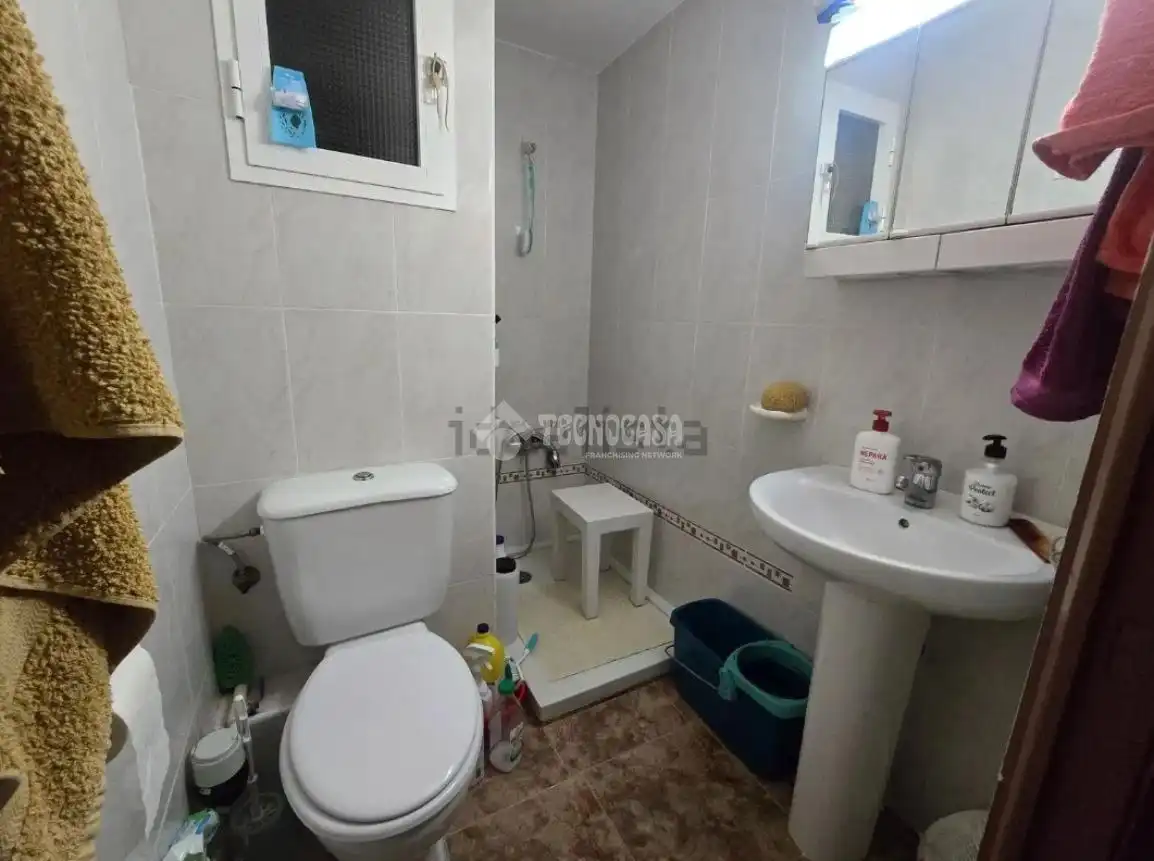 Bathroom of Flat for sale in Valencia  with Air Conditioner and Balcony