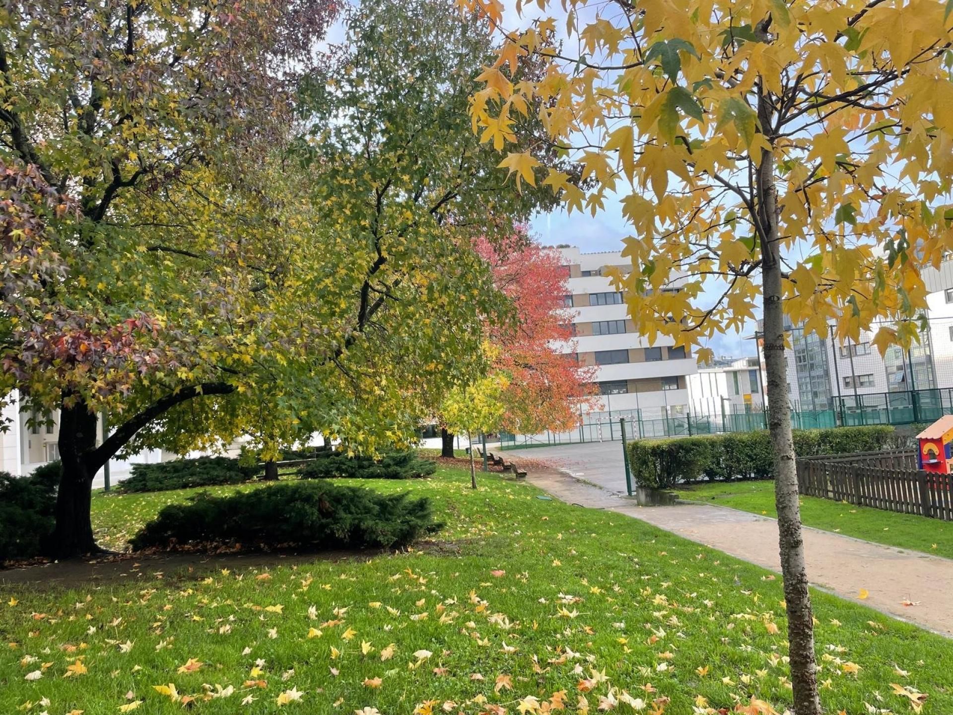 Vista exterior de Àtic en venda en Pontevedra Capital  amb Aire condicionat i Terrassa