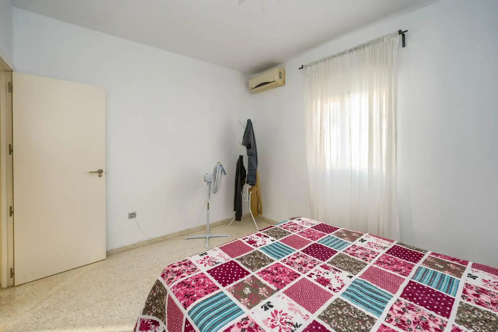 Habitación de Casa adosada en venta en Umbrete con Aire acondicionado, Terraza y Trastero