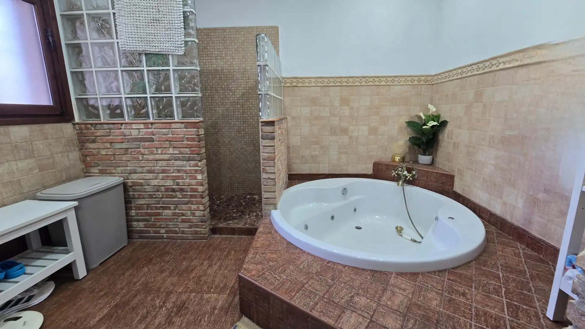 Bathroom of Houses for sale in Elche / Elx  with Air Conditioner, Private garden and Terrace