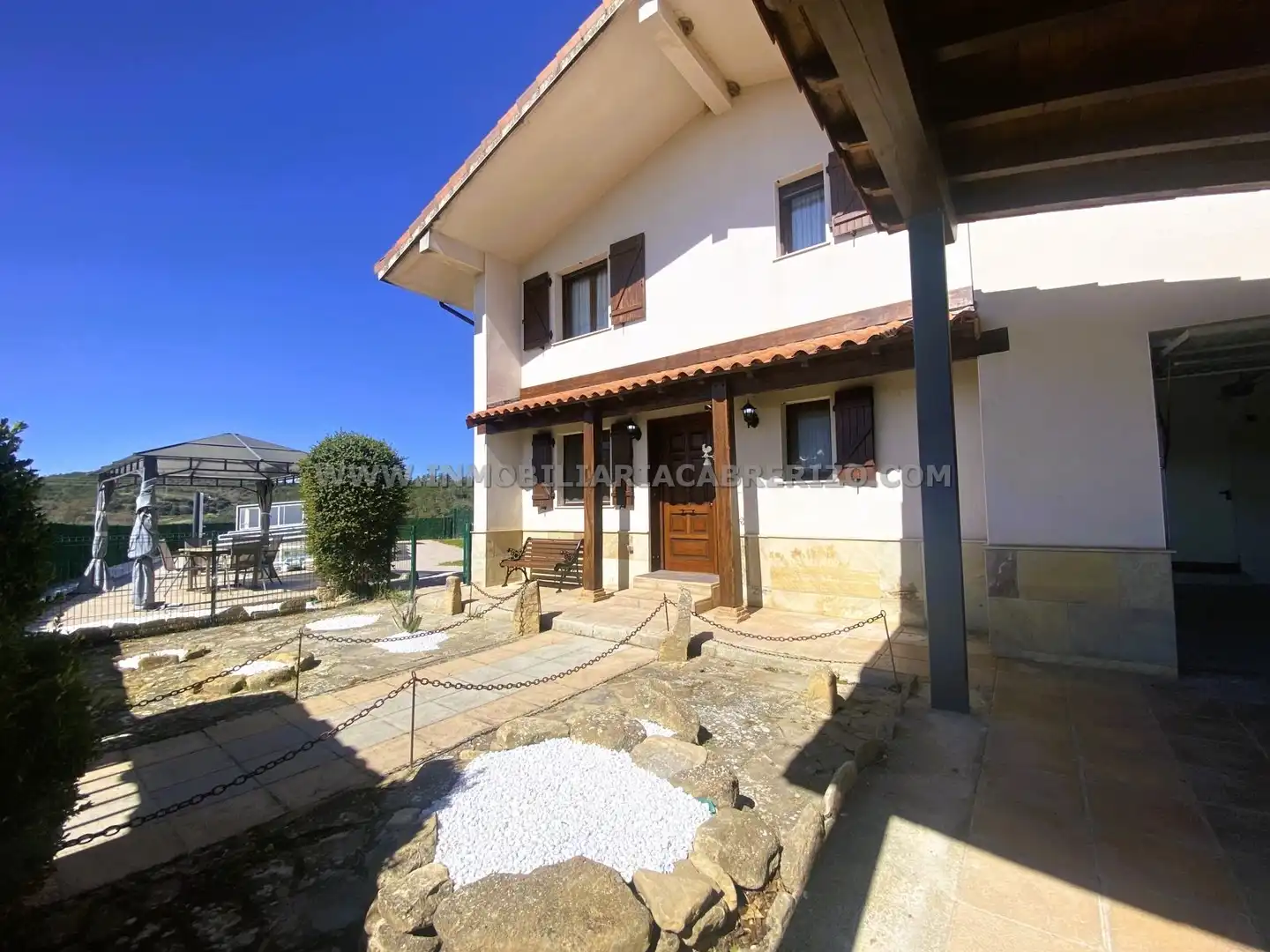 Vista exterior de Casa o chalet en venta en Olóriz / Oloritz con Aire acondicionado, Calefacción y Jardín privado