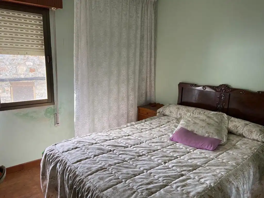 Habitación de Finca rústica en venta en Palacios del Sil con Calefacción, Terraza y Balcón
