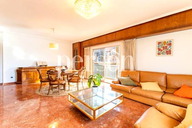 Piso en Alquiler en Carrer del Pintor Monleón en Mestalla