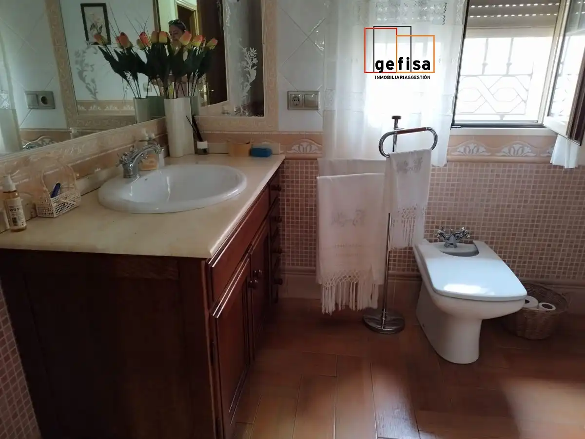Baño de Casa o chalet en venta en Valdepeñas con Calefacción, Trastero y Piscina