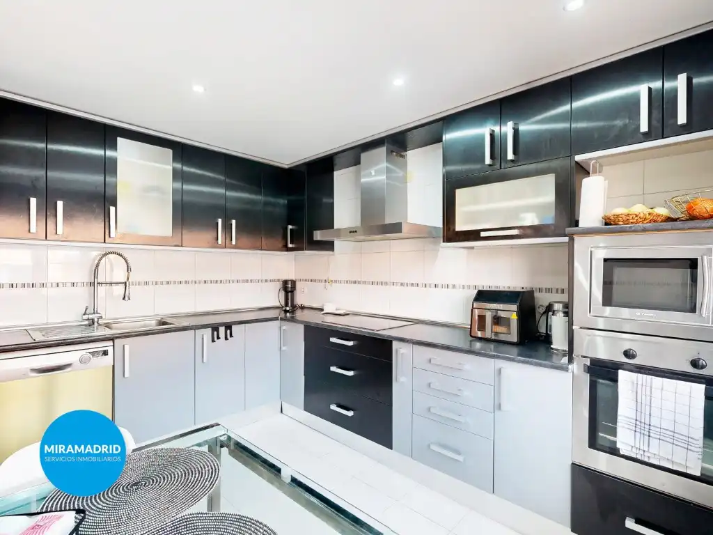 Kitchen of Detached homes for sale in Paracuellos de Jarama  with Air Conditioner and Swimming Pool