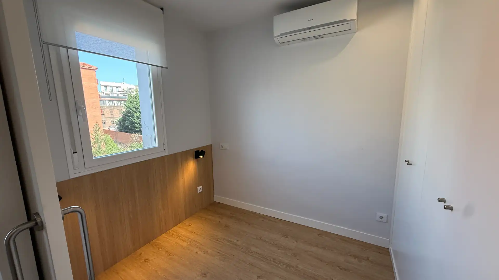 Dormitori de Apartament de lloguer en Madrid amb Aire condicionat, Calefacció i Forn