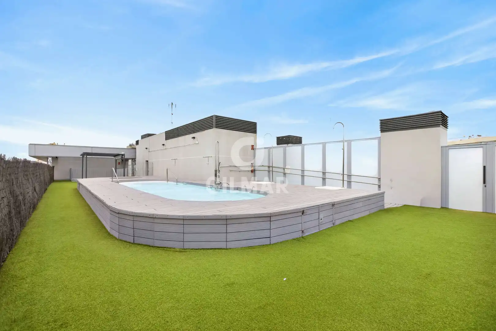 Piscina de Piso en venta en Sevilla con Calefacción, Trastero y Piscina