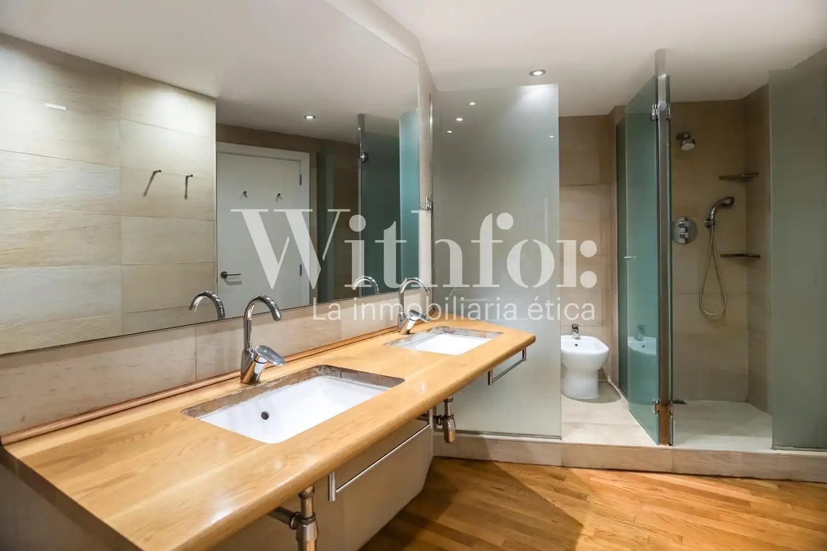 Bathroom of Attic for sale in Barcelona  with Air Conditioner, Heating and Terrace