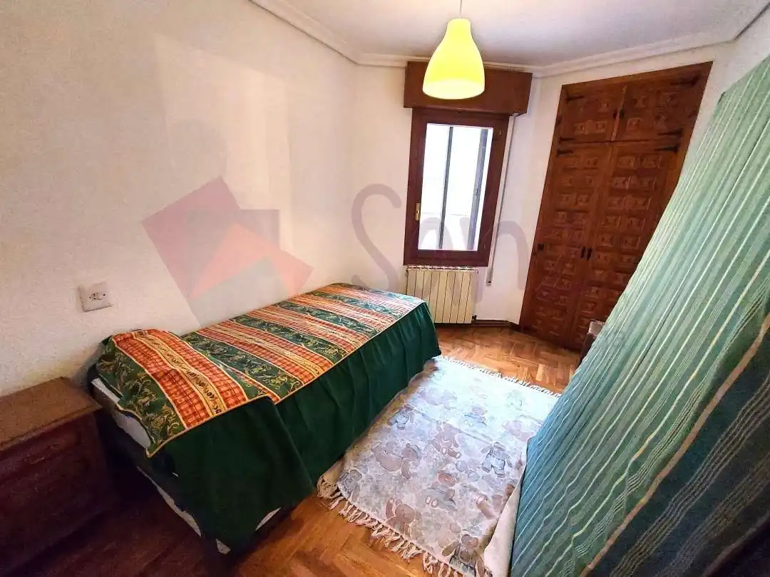 Habitación de Casa o chalet en venta en Hervías con Terraza, Trastero y Balcón