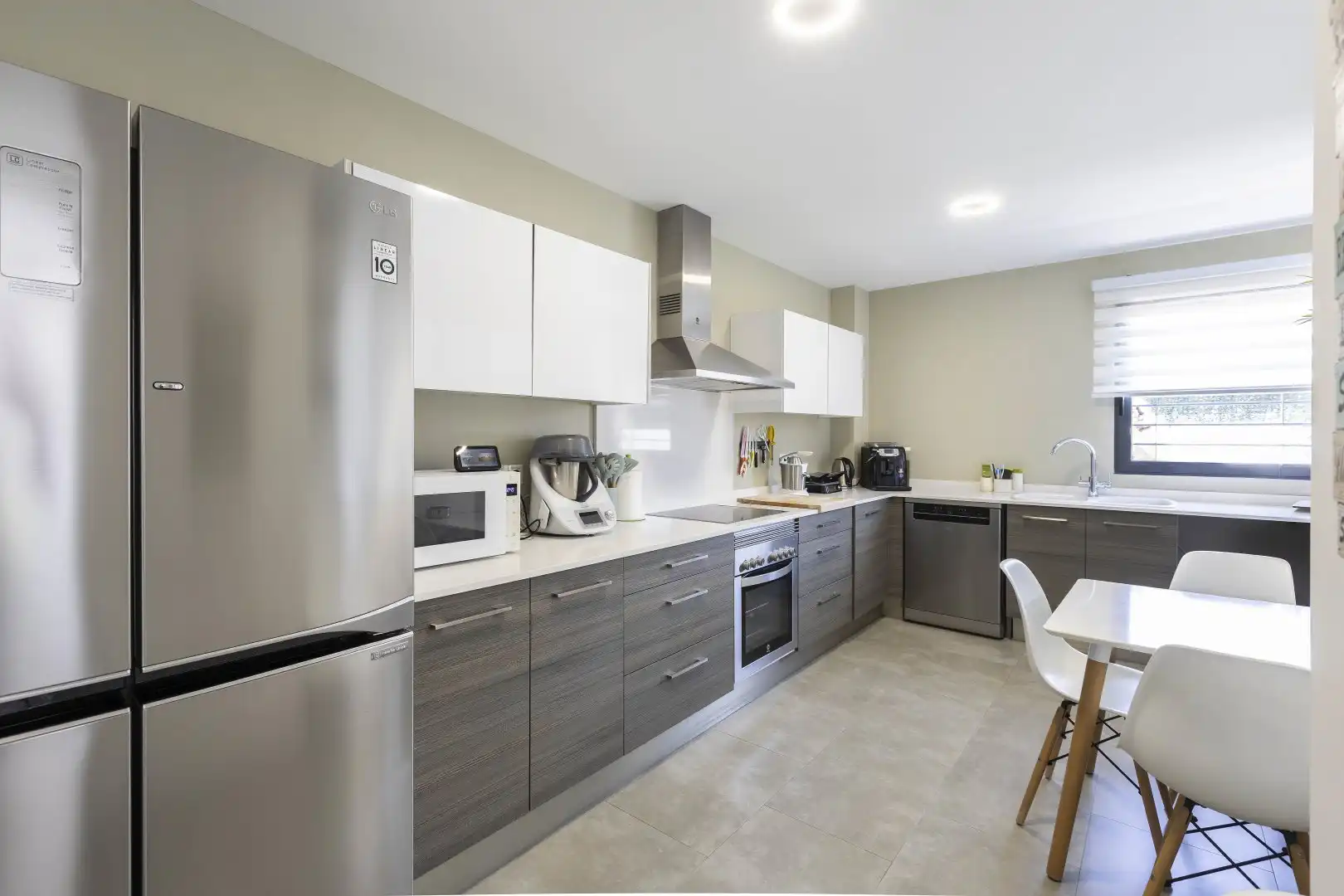 Cocina de Casa adosada en venta en San Antonio de Benagéber con Aire acondicionado, Calefacción y Terraza