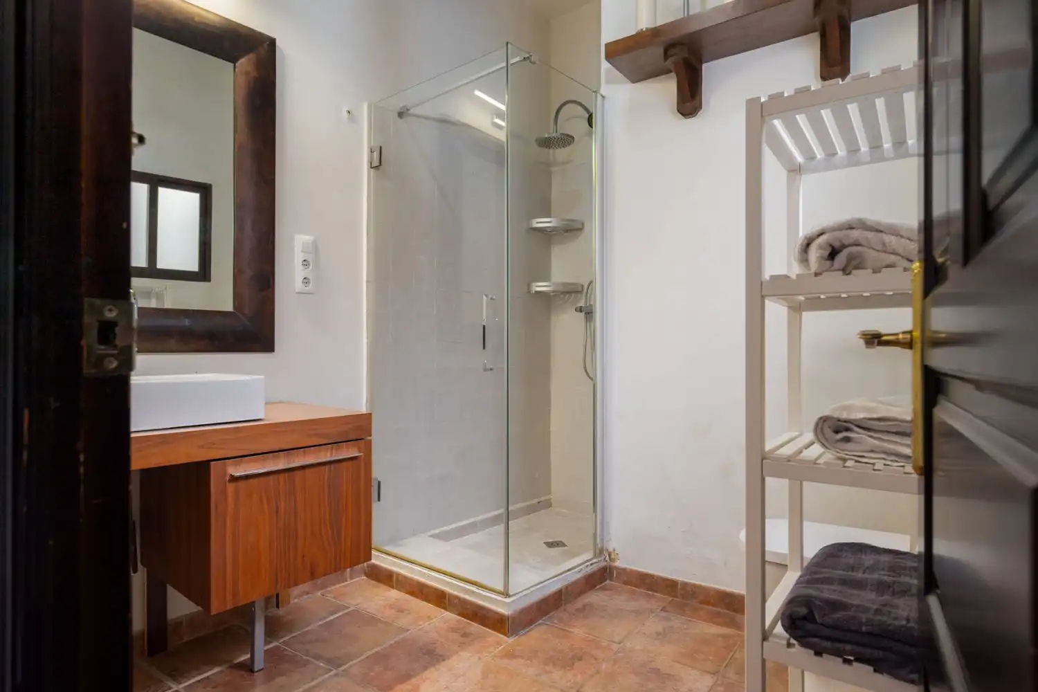 Baño de Piso en venta en Sevilla con Aire acondicionado, Trastero y Amueblado