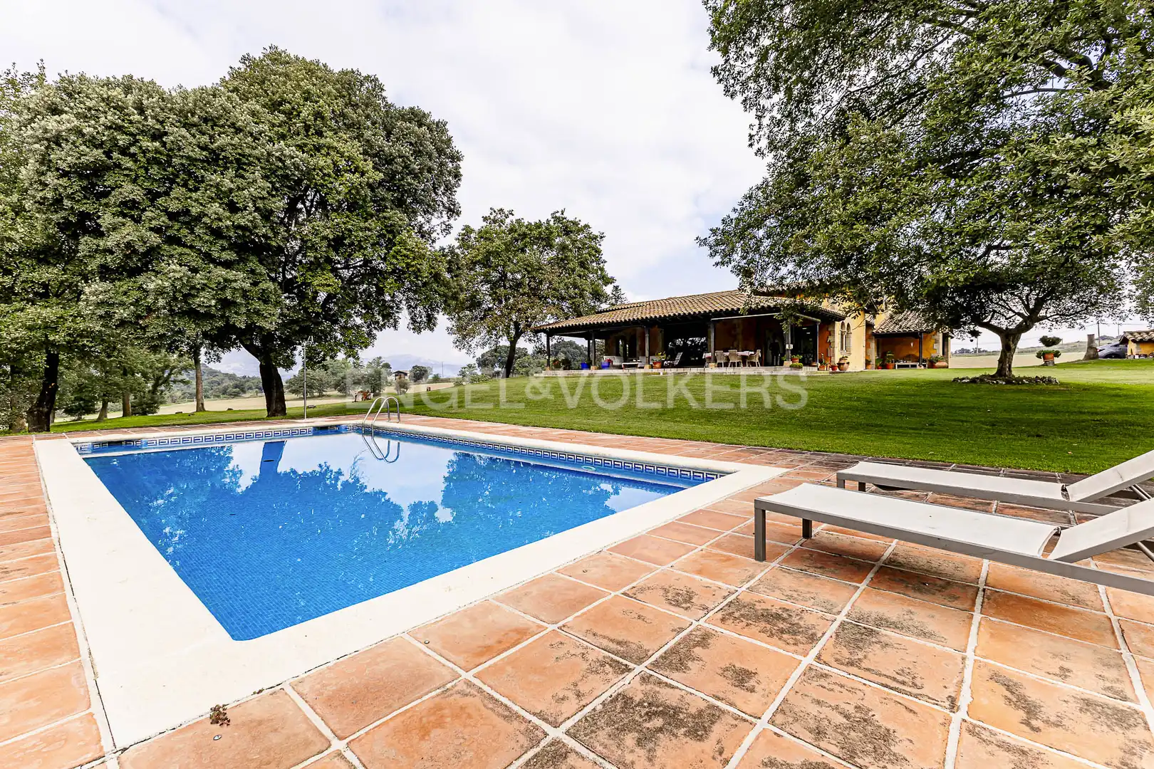 Außenansicht von Country house zum Verkauf in Torelló mit Klimaanlage, Heizung und Privatgarten