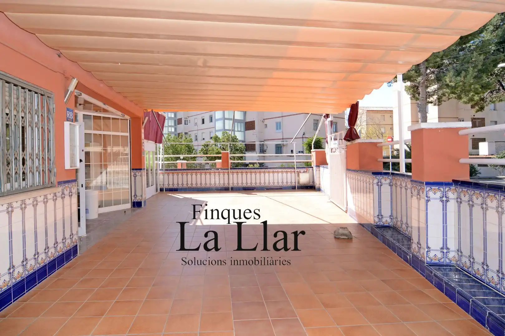 Commercial properties for sale in d'Ernest Lluch, Torrent Ballester