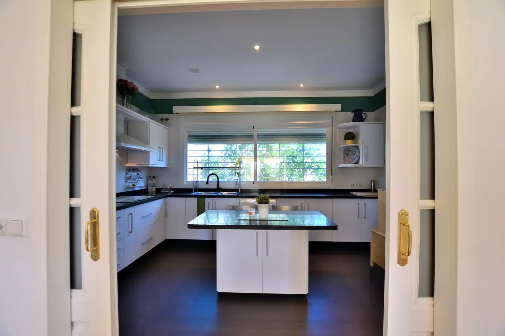 Chalet con piscina en venta en Calle Sierra de Libar