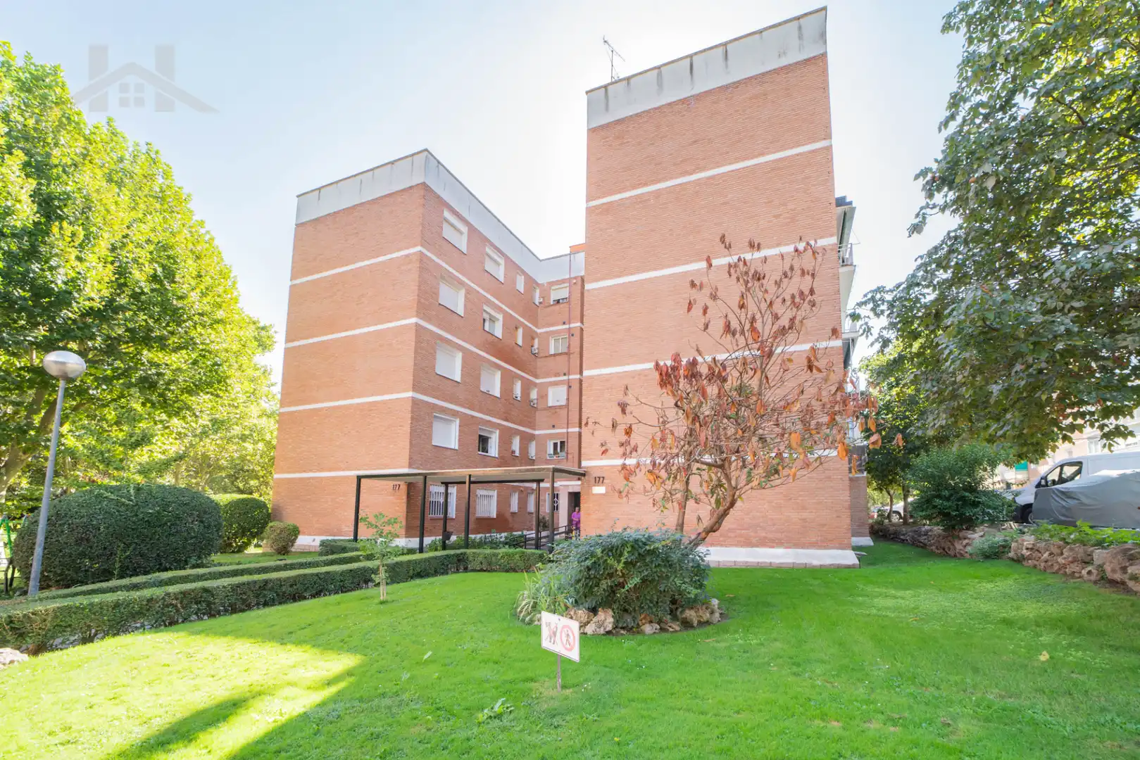 Vista exterior de Piso en venta en Madrid con Calefacción, Parquet y Amueblado