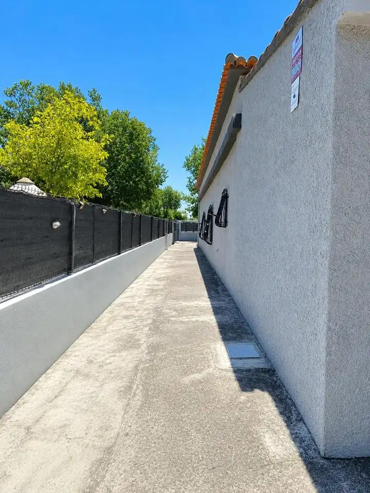 Vista exterior de Casa o xalet en venda en Oliva amb Aire condicionat, Jardí privat i Terrassa