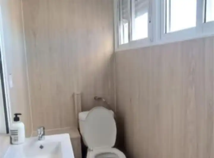 Badezimmer von Wohnung zum Verkauf in Alginet mit Parkett, Ofen und Balkon