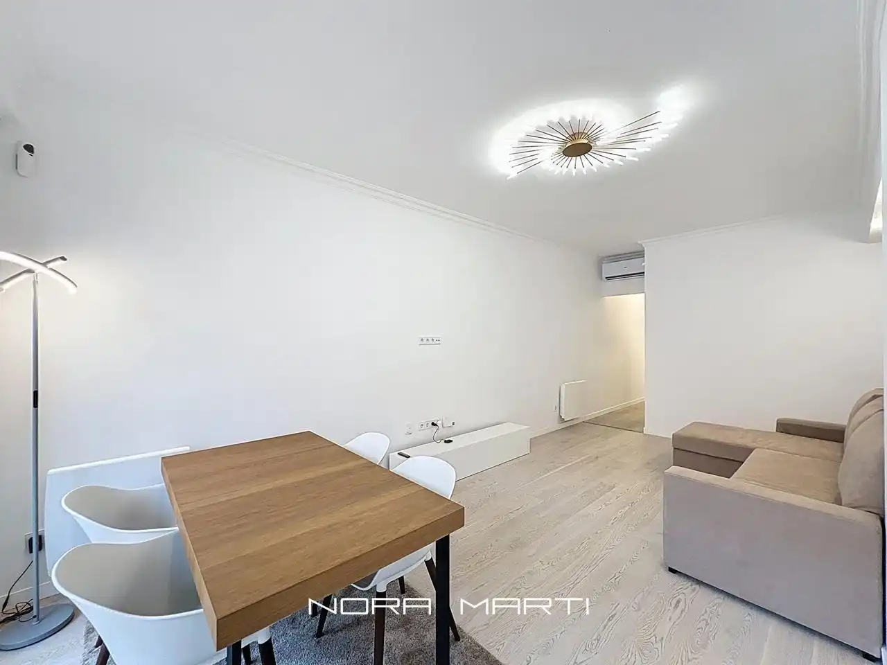 Living room of Flat for sale in Barcelona  with Air Conditioner, Heating and Parquet flooring