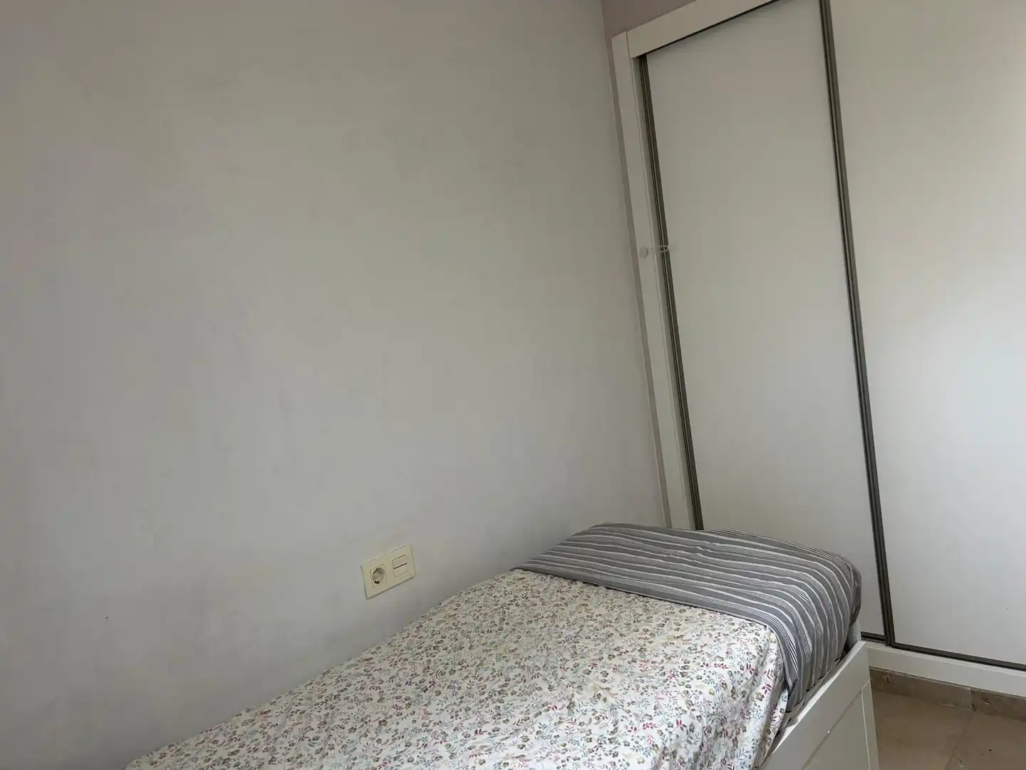 Habitación de Piso de alquiler en Valencia con Aire acondicionado, Amueblado y Horno