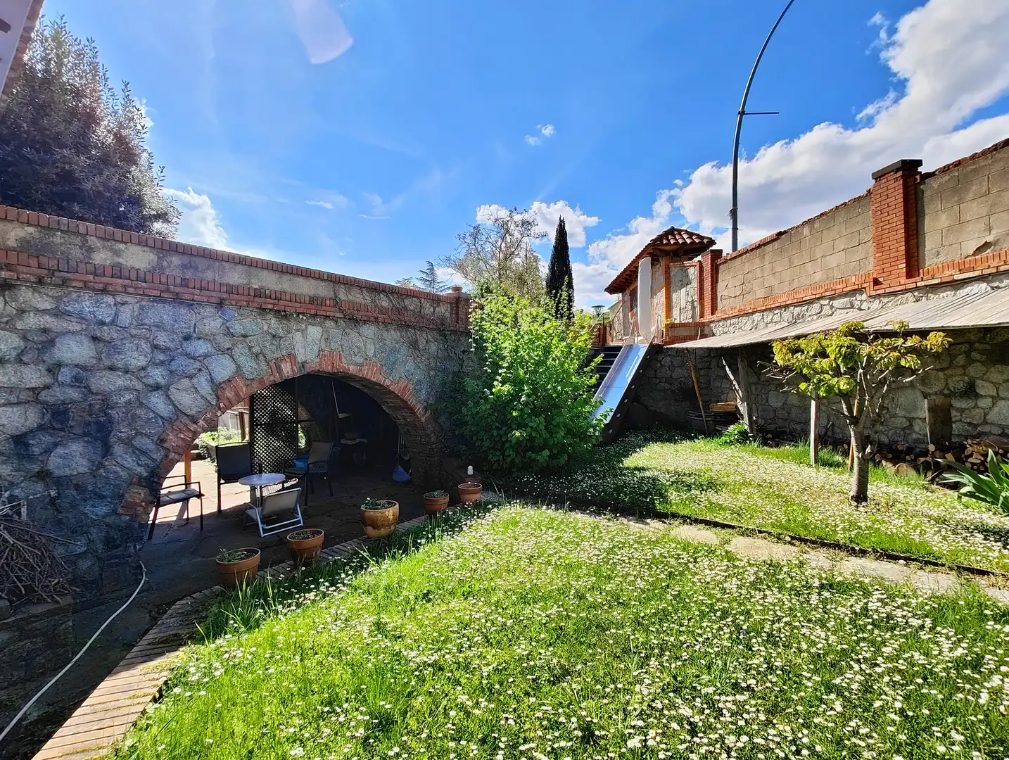 Jardí de Casa o xalet en venda en Sant Joan de les Abadesses amb Calefacció, Jardí privat i Terrassa