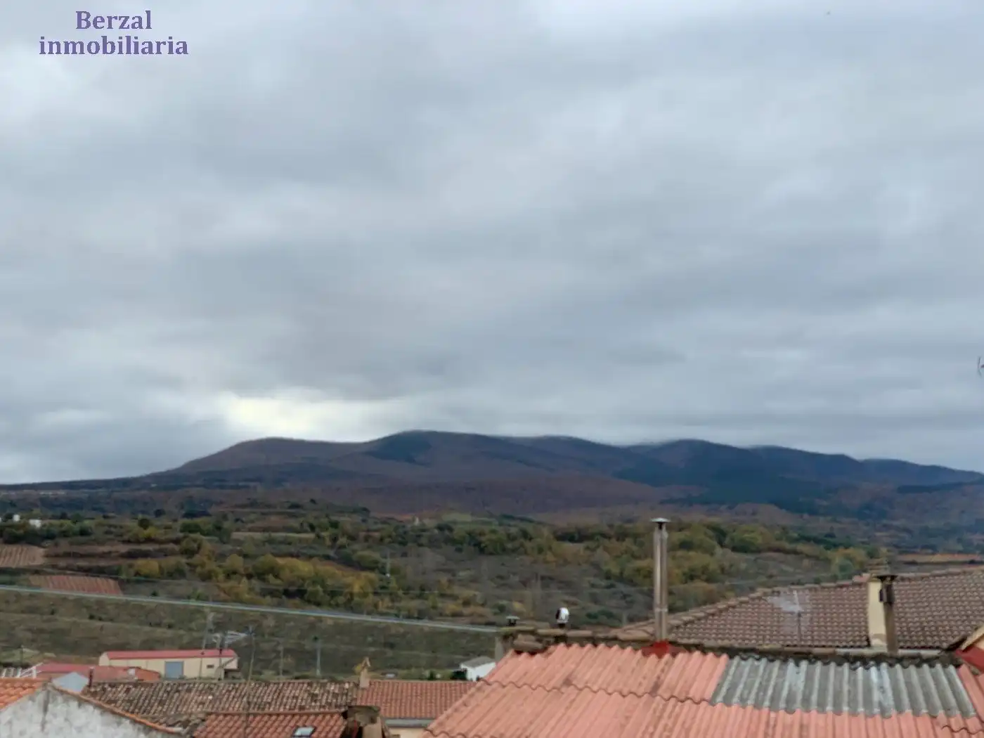 Vista exterior de Finca rústica en venda en Entrena amb Calefacció, Traster i Balcó