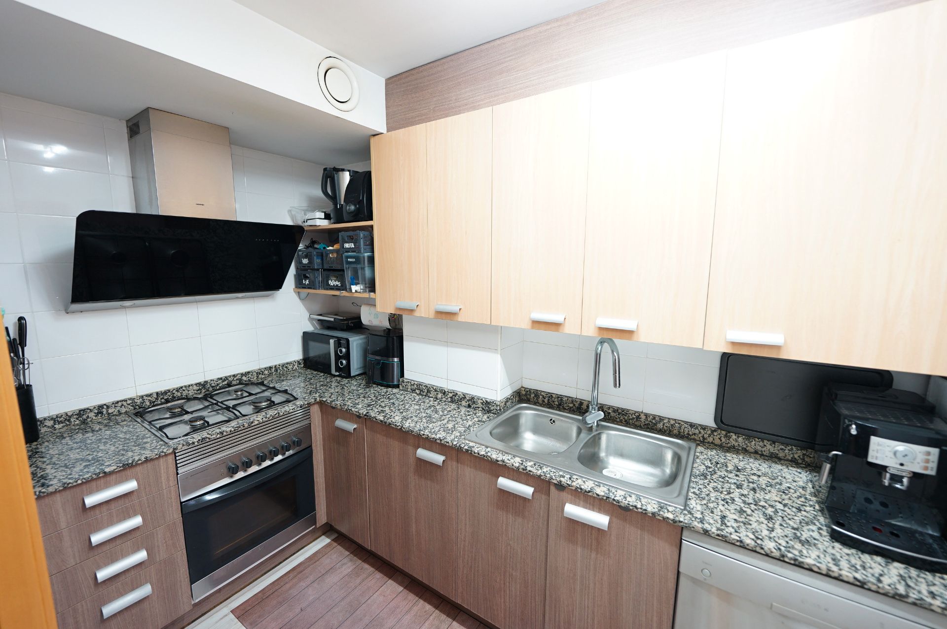 Cocina de Piso en venta en  Barcelona Capital con Aire acondicionado, Calefacción y Parquet