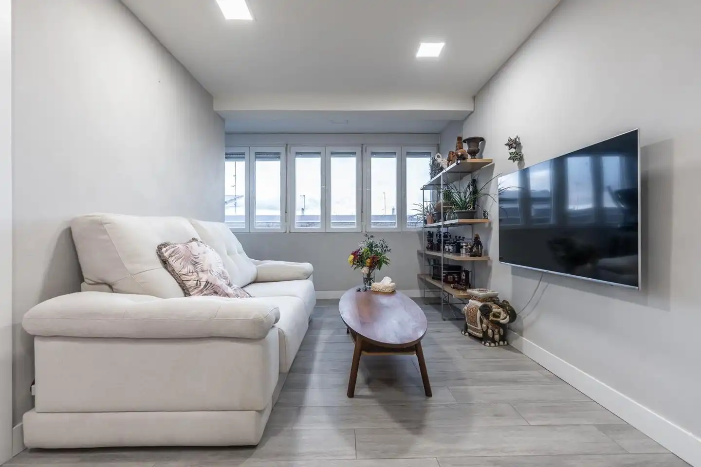 Living room of Flat for rent in Madrid  with Air Conditioner, Terrace and Furnished