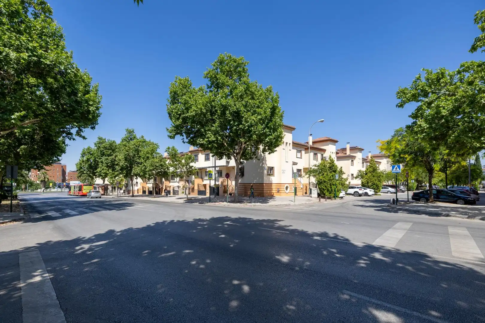 Außenansicht von Einfamilien-Reihenhaus zum Verkauf in Granada